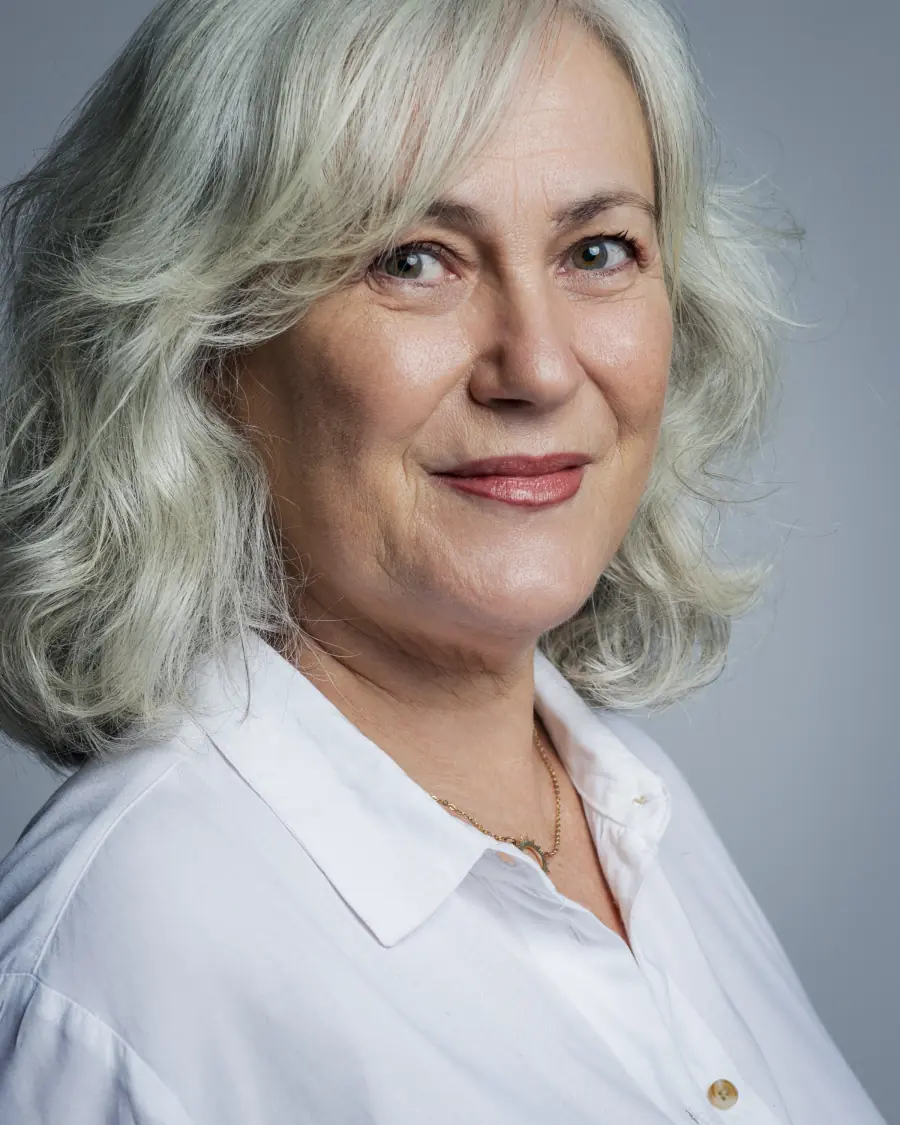 Pilar Blanco, actriz, en retrato artístico de galería
